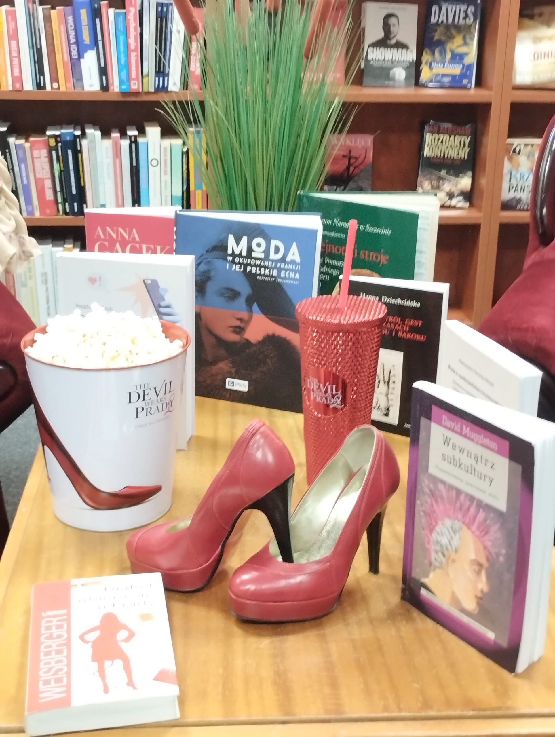 Diabeł ubiera się u Prady, a Prada czyta w bibliotece…